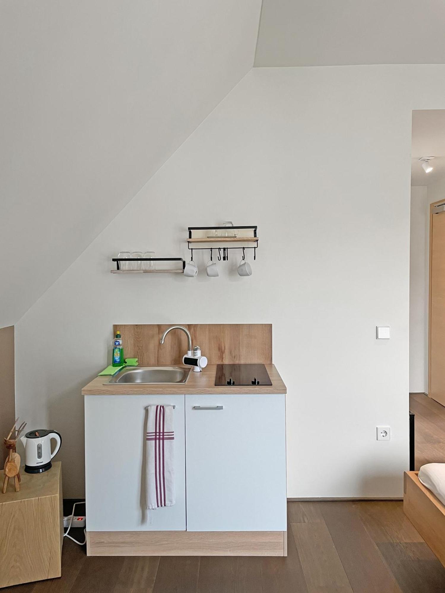 Modernes & Gepflegtes Hotelzimmer Mit Kueche! Bernstadt  Dış mekan fotoğraf
